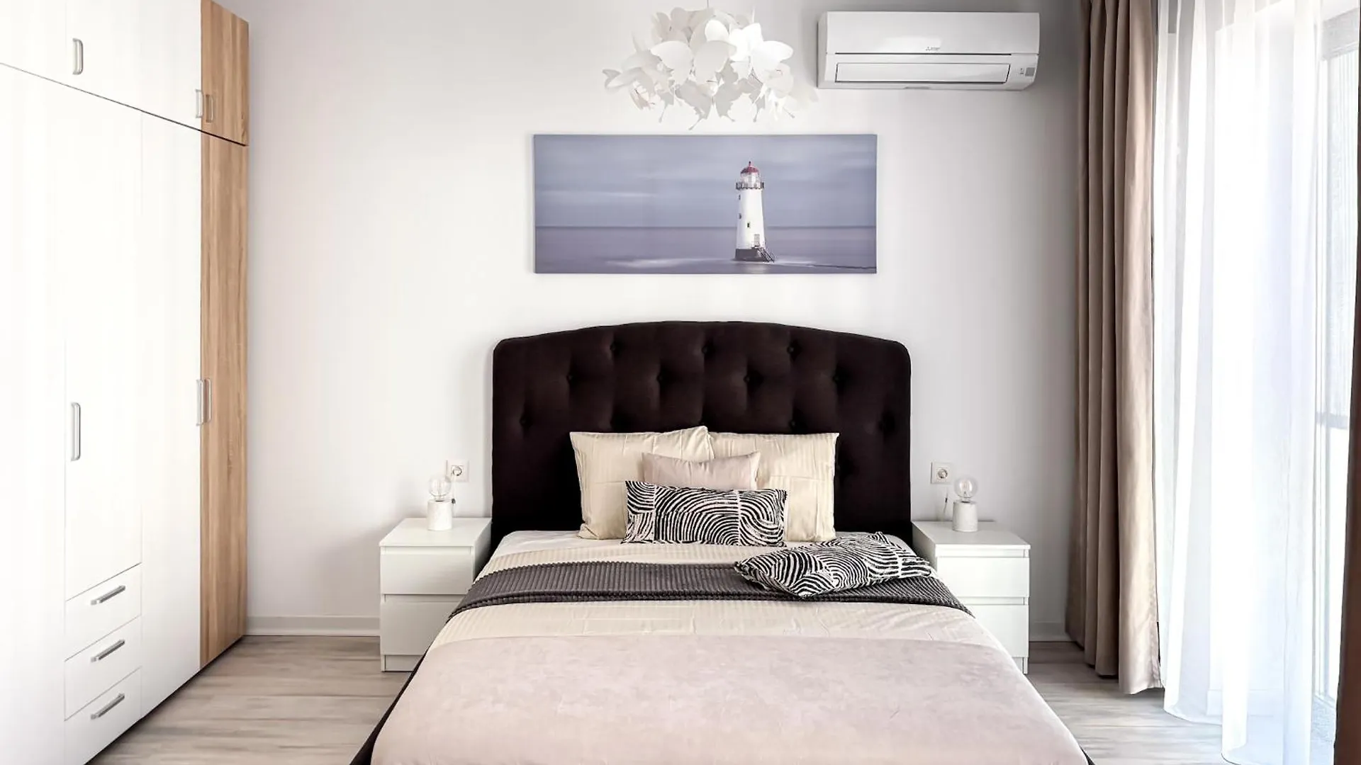 Cloud9 Noir - Modern Design Apartment Bucharest