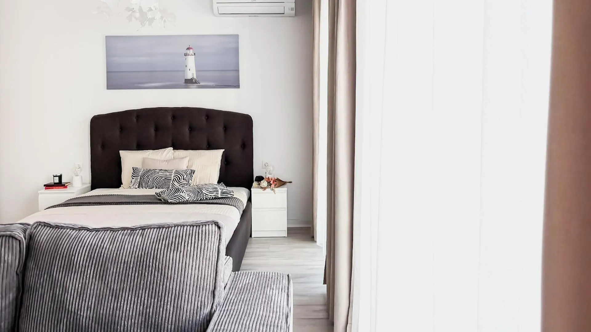 Cloud9 Noir - Modern Design Apartment Bucharest