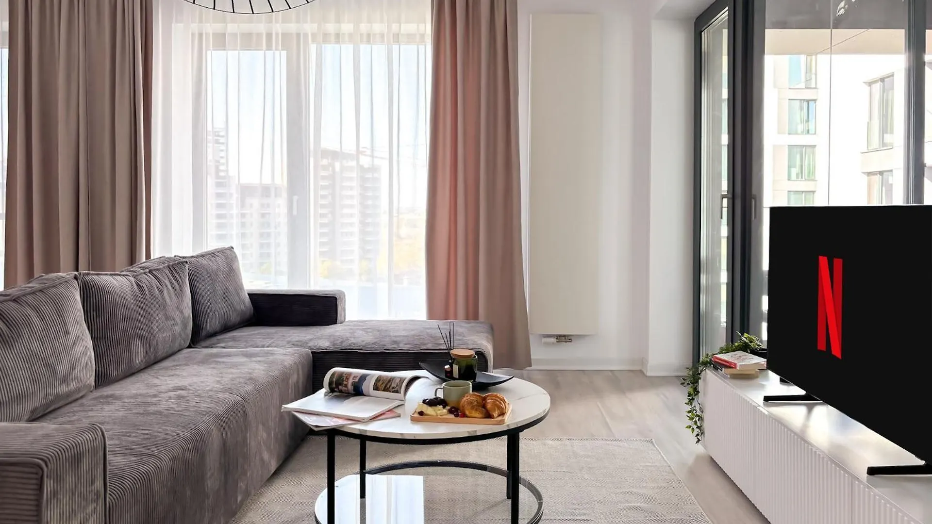 Cloud9 Noir - Modern Design Apartment Bucharest