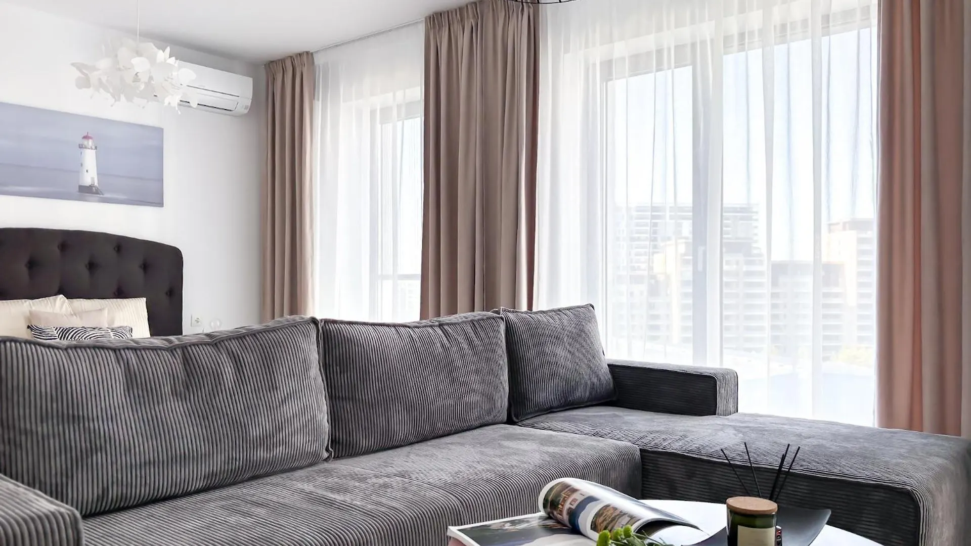 Cloud9 Noir - Modern Design Apartment Bucharest