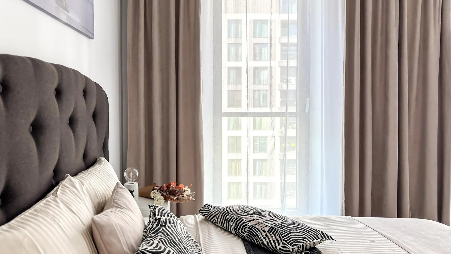 Cloud9 Noir - Modern Design Apartment Bucharest