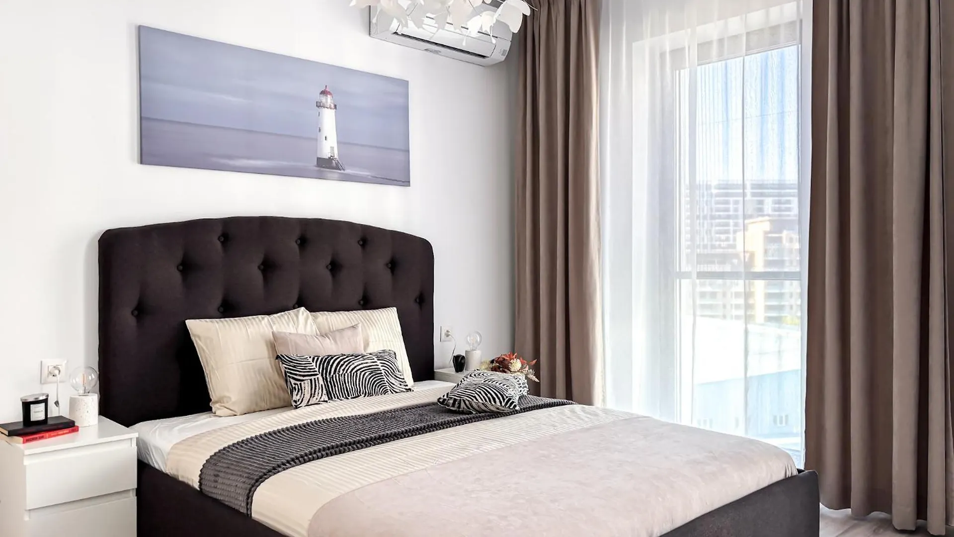 Cloud9 Noir - Modern Design Apartment Bucharest 0*,  Romania