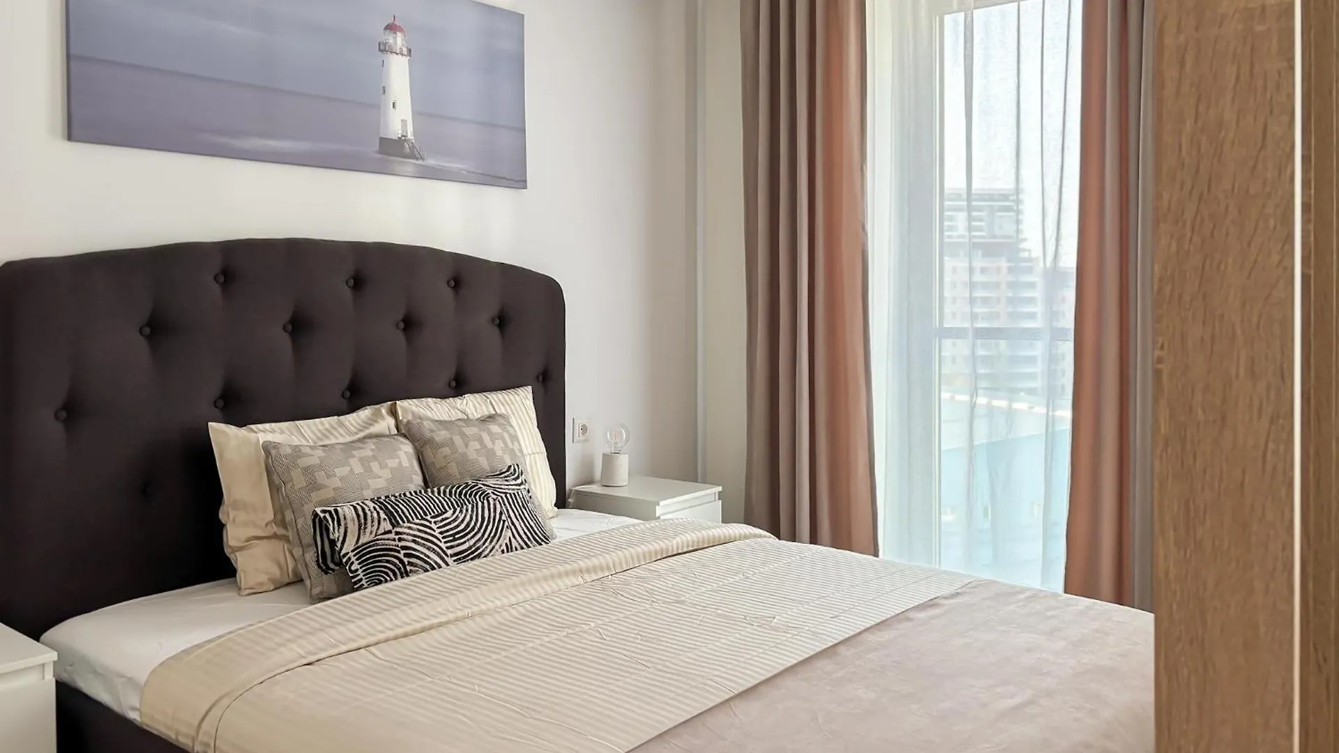 Cloud9 Noir - Modern Design Apartment Bucharest