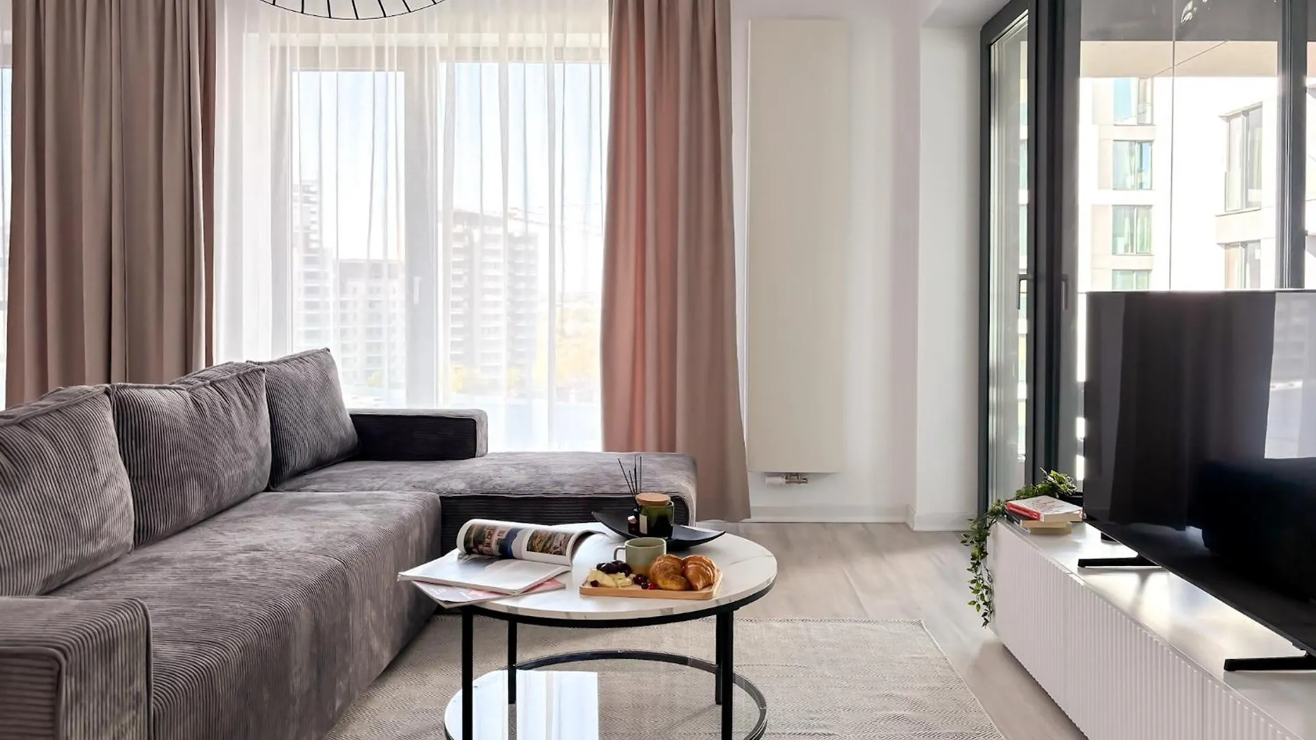 Cloud9 Noir - Modern Design Apartment Bucharest