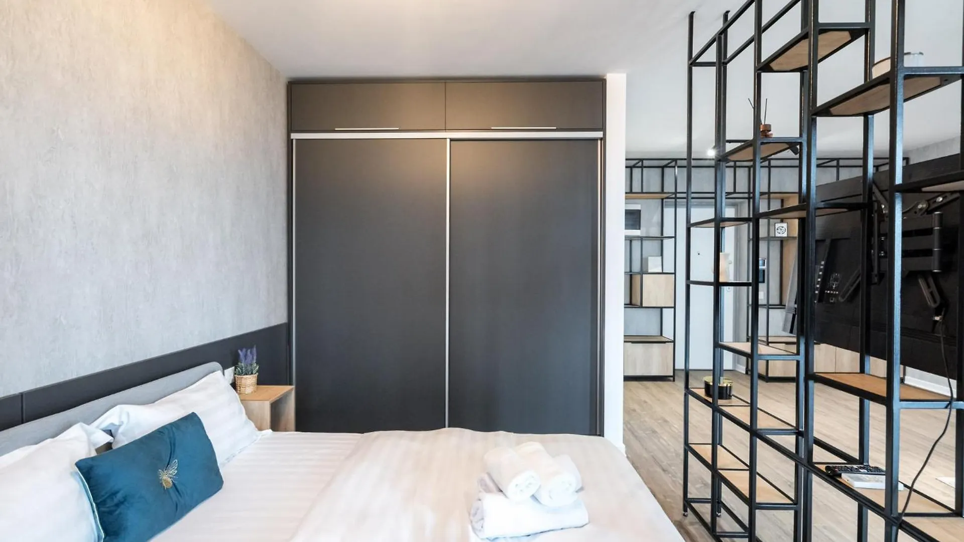 Cloud9 Noir - Modern Design Apartment Bucharest Romania