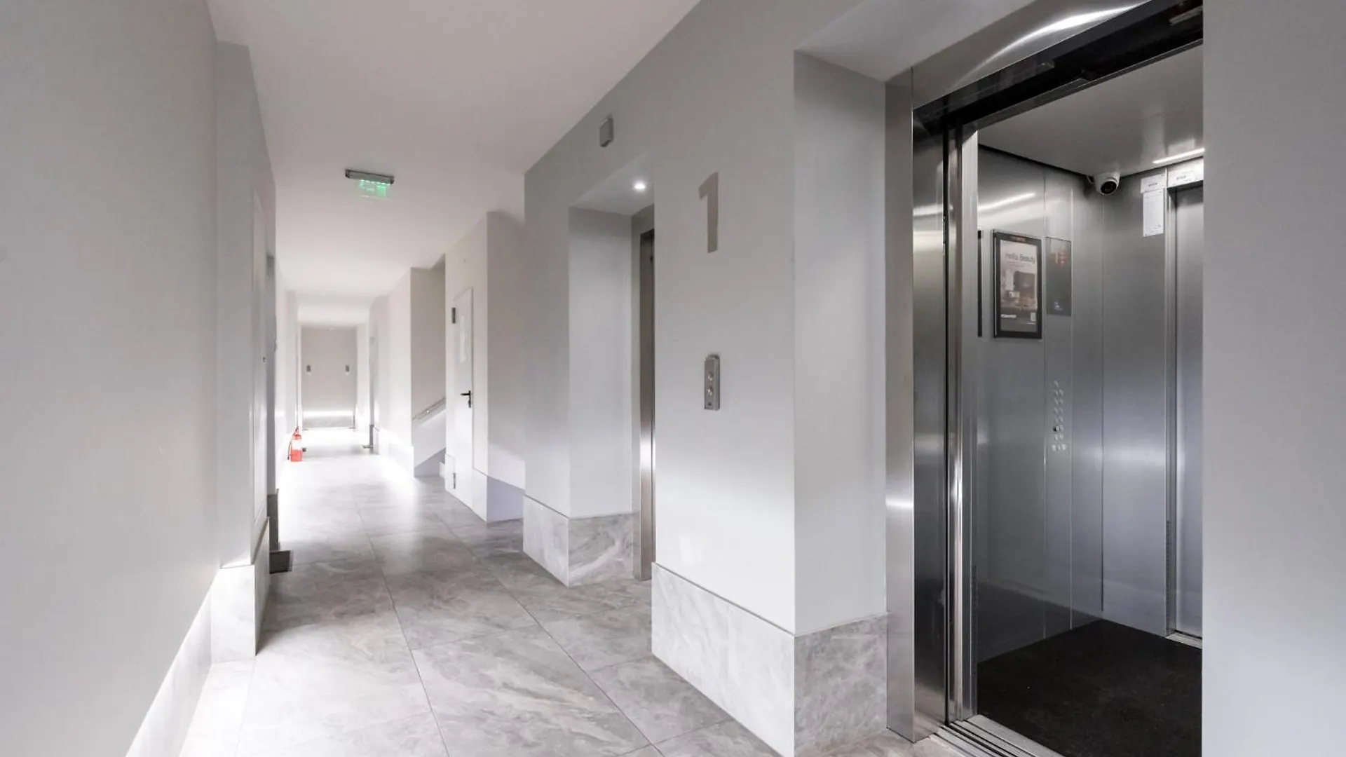 Cloud9 Noir - Modern Design Apartment Bucharest