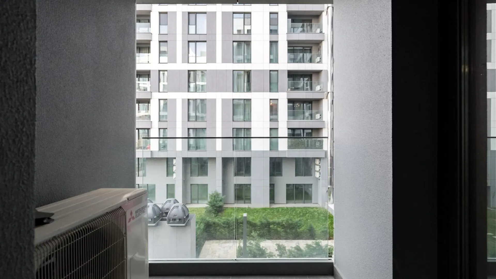 Cloud9 Noir - Modern Design Apartment Bucharest 0*,